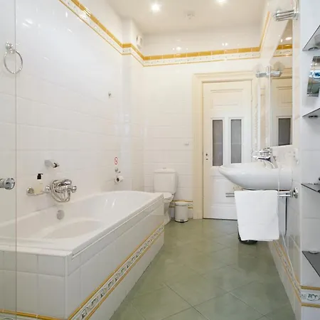 Spacious 4p Canal شقة أمستردام